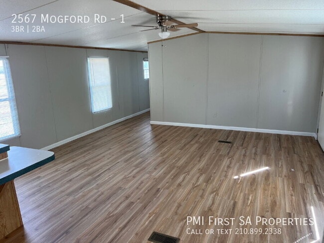 Building Photo - 2567 Mogford Rd