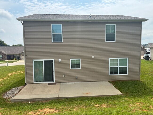 Building Photo - LIKE NEW and Ready for YOU!!