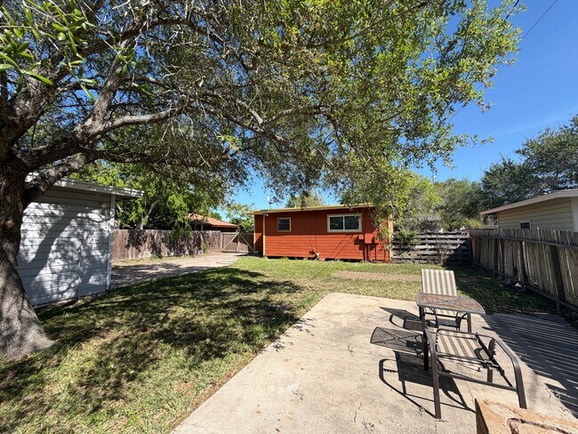 Building Photo - TWO BEDROOM ONE BATH ON LARGE LOT!