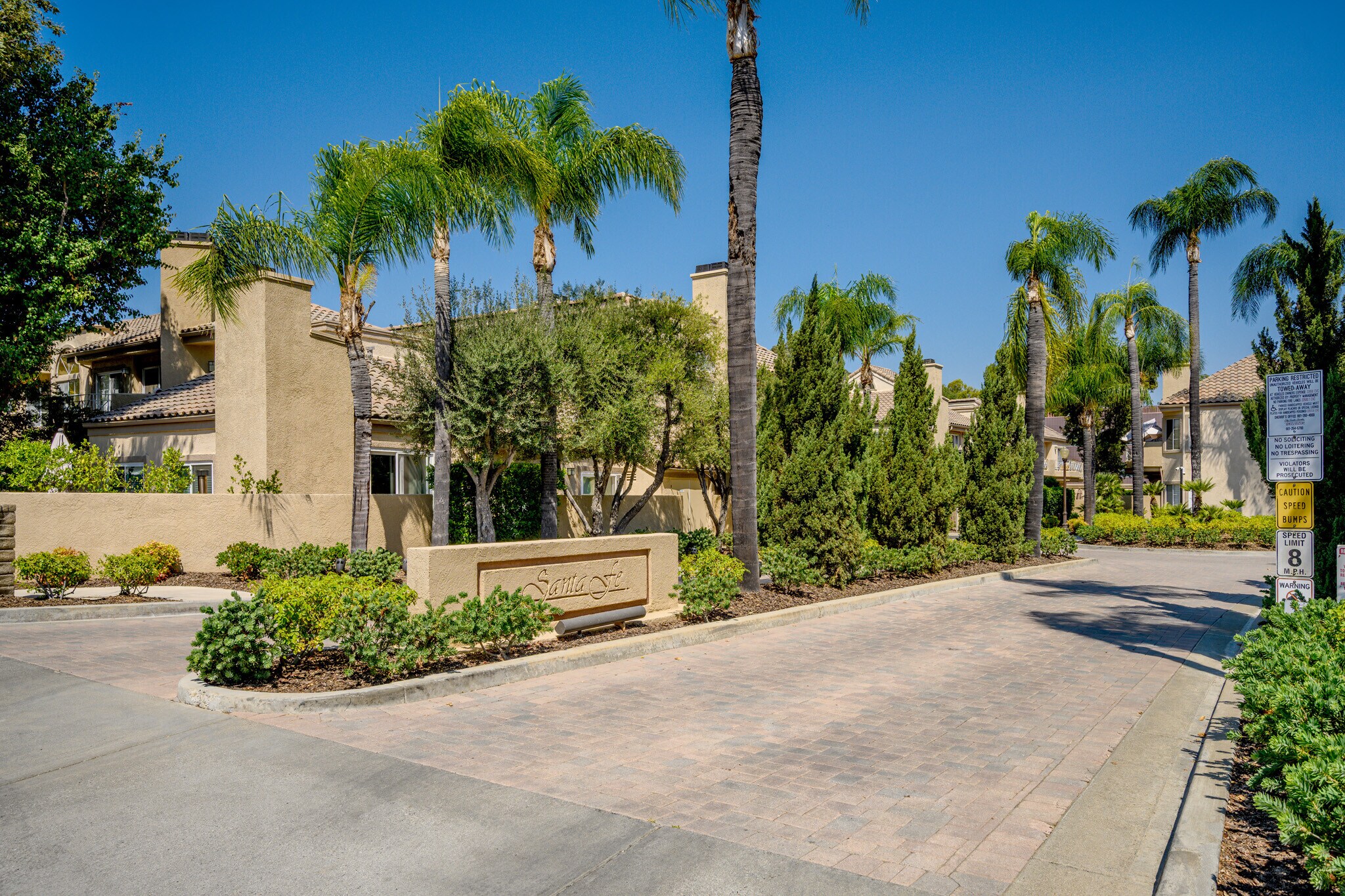 Building Photo - 23735 Del Monte Dr