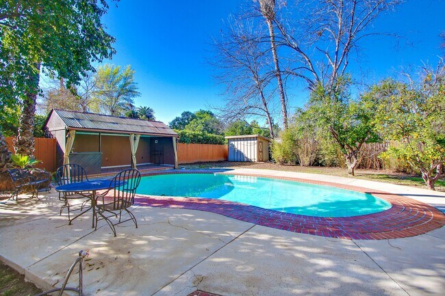 Building Photo - 5923 Jumilla Ave