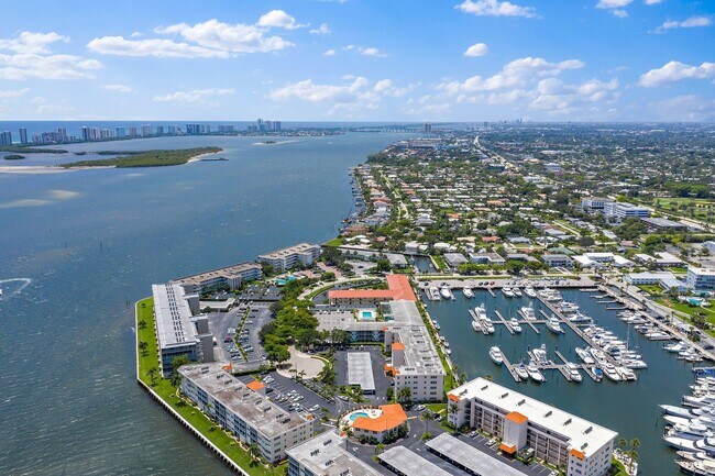 Building Photo - 29 Yacht Club Dr