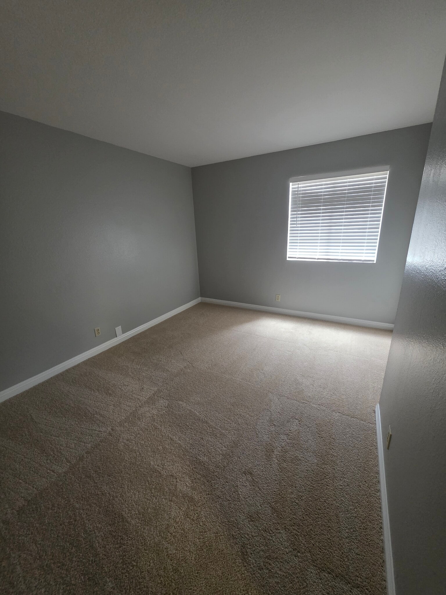 Building Photo - 5098 River Glen Dr