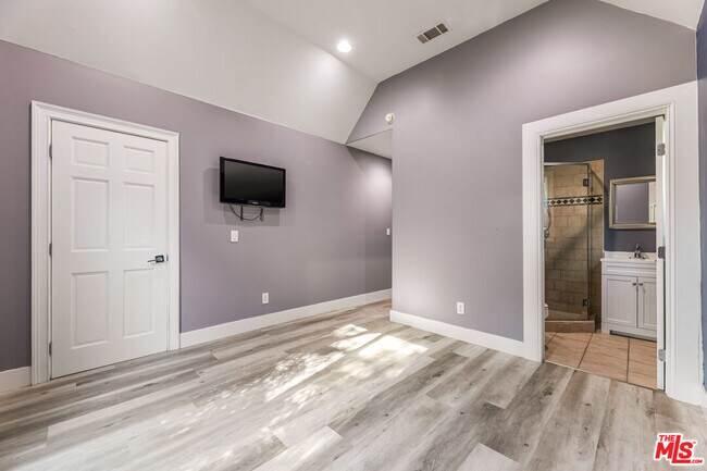 Building Photo - 1112 S Highland Ave