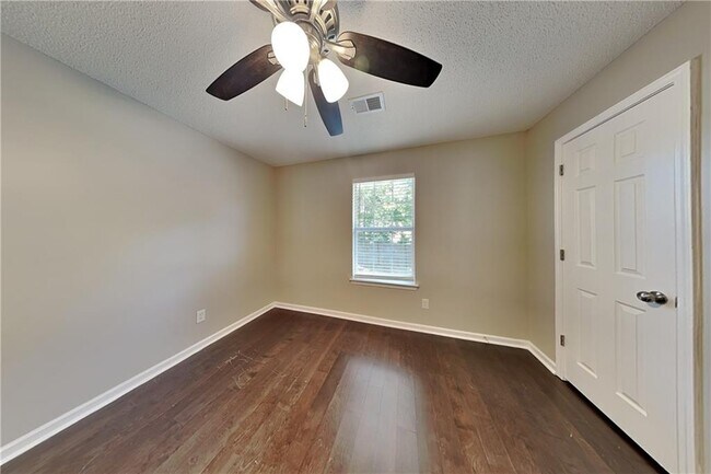Building Photo - 6923 Foxmoor Way