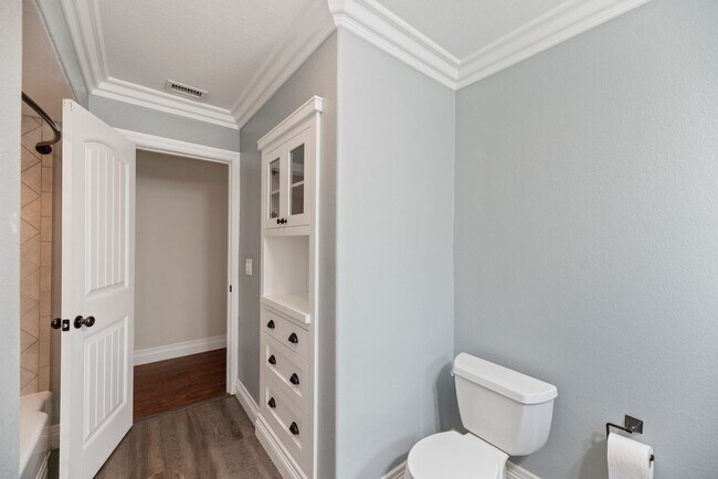 Building Photo - Stunning Riverside Home for Rent- Solar, E...