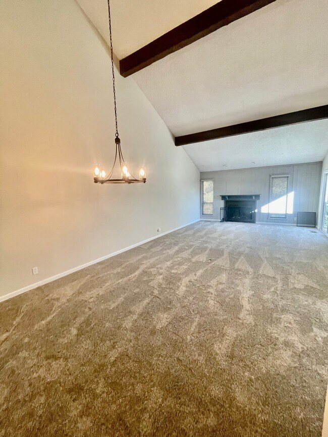 Building Photo - 204 Rockwood Dr