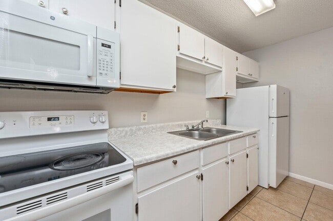 Building Photo - 29 Cape Dr NW