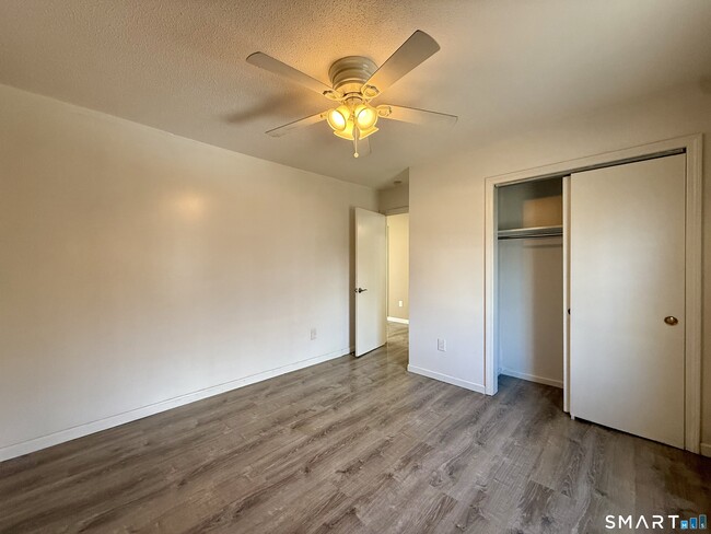 Building Photo - 8 Scott St