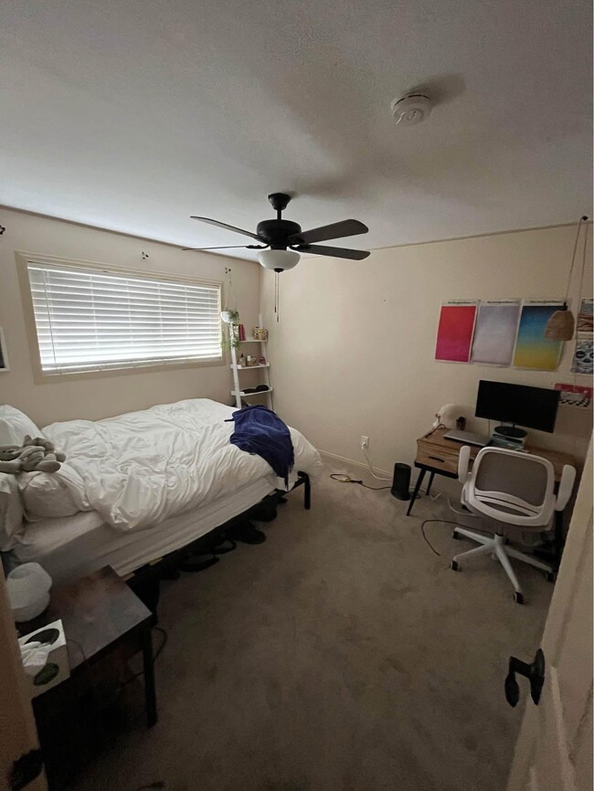 BEDROOM FOR RENT - 120 Cadmus St