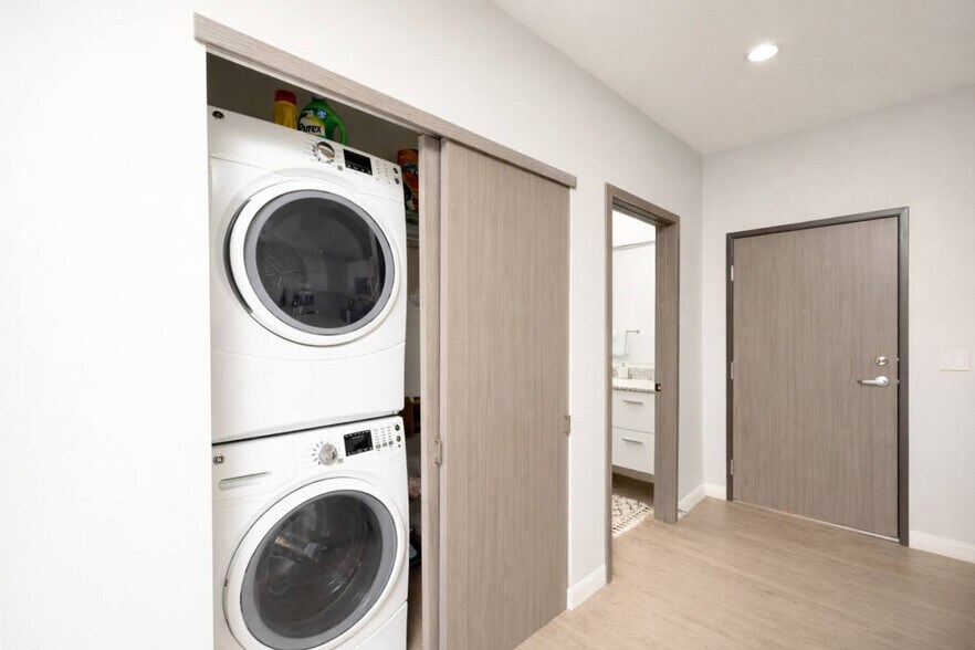 Building Photo - 211 W Mineral St