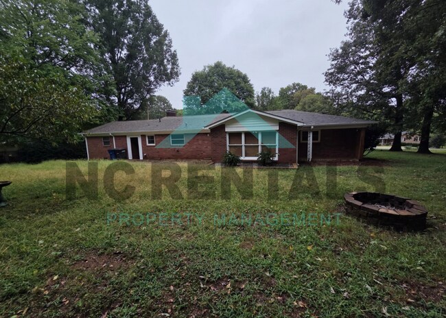 Building Photo - 706 Hedrick Dr