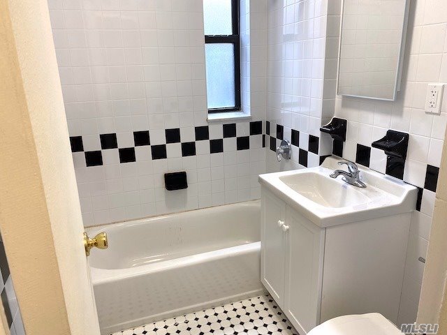 Building Photo - 68-38 Yellowstone Blvd