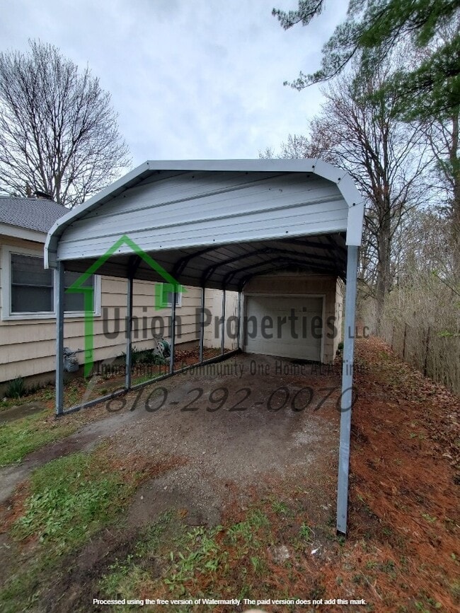 Building Photo - 4034 Pine Grove Ave