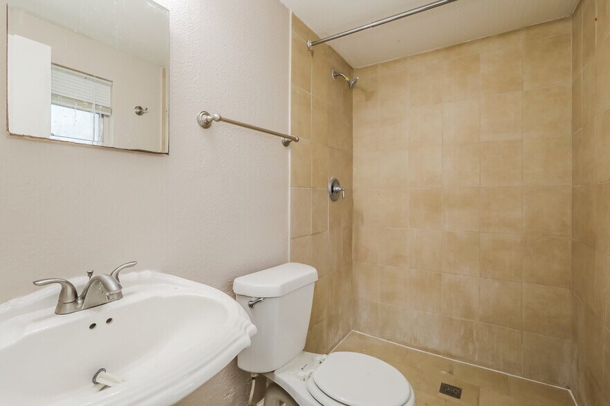 Building Photo - 126 Aries Dr