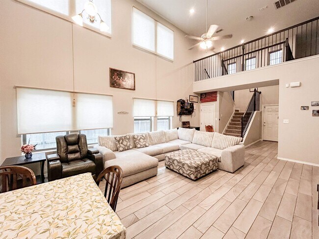 Building Photo - 8723 Shiloh Rock Dr