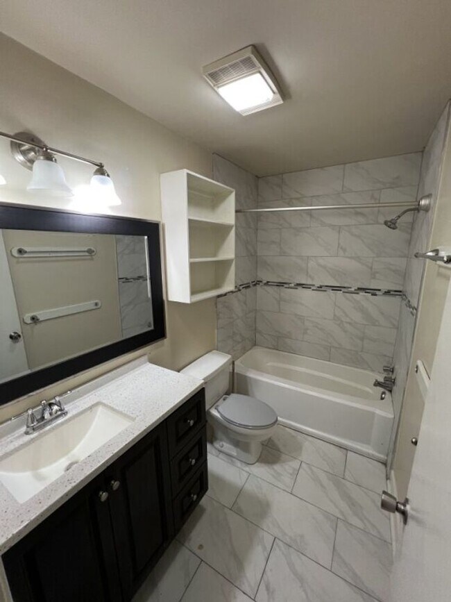 Building Photo - Brightside View