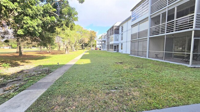 Building Photo - 8421 Lagos De Campo Blvd