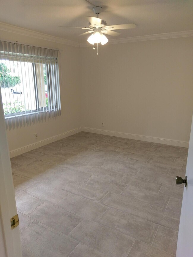 Building Photo - 829 Camino Rd