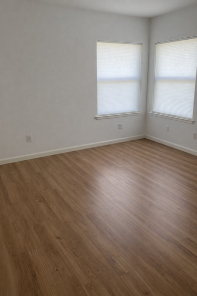 Building Photo - 1615 Phillips Ln