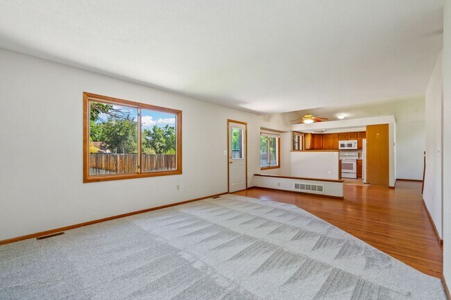 Building Photo - 718 Justice Dr