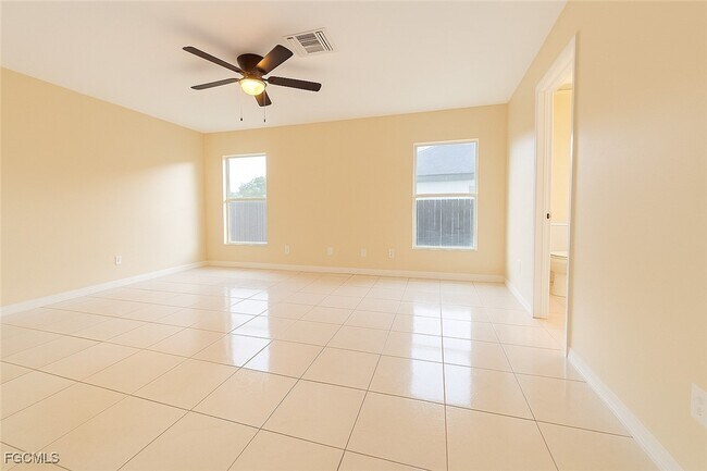 Building Photo - 2045 NE 28th St