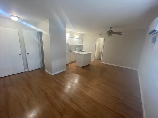 Building Photo - 502 W Alabama St