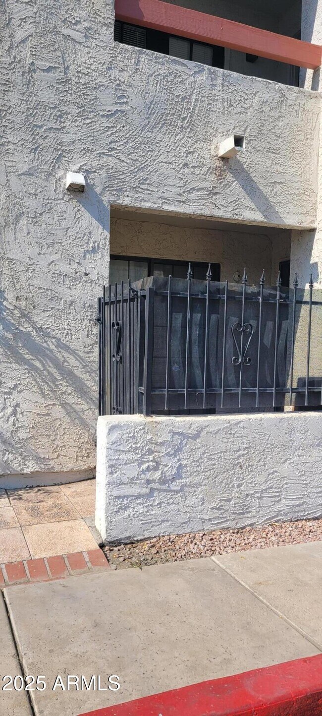 Building Photo - 3119 W Cochise Dr