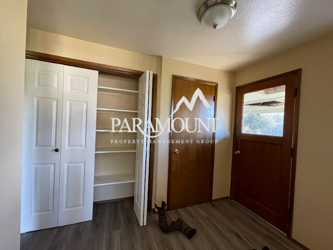 Building Photo - Tucked Away Upper 2 Bedroom Duplex in Port Orchard