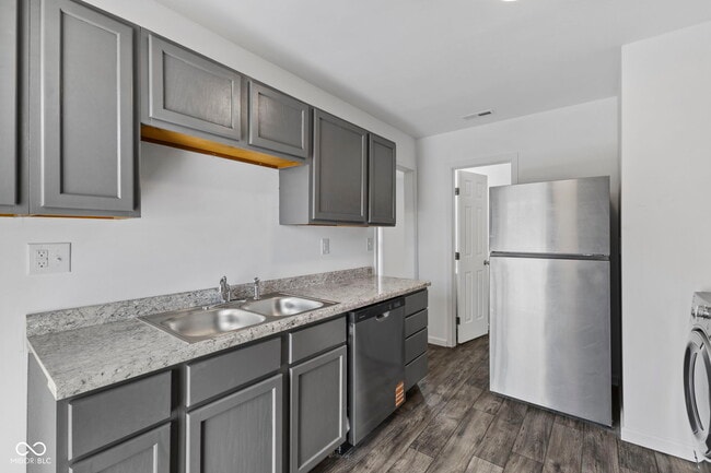 Building Photo - 2 Van Ave