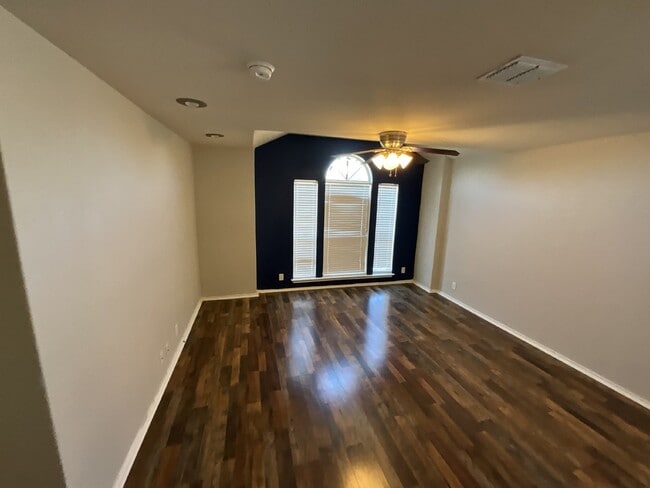 Building Photo - "Charming 3-Bed Oasis with Granite Touches & Cozy Fireplace in Cibolo!"