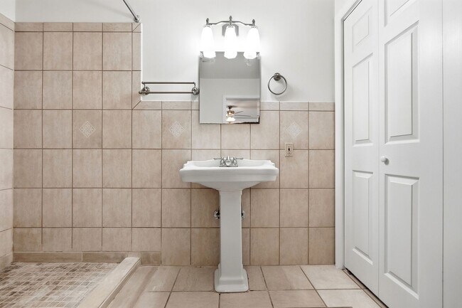 Building Photo - Fully Remodeled Home in the Heart of Belmont