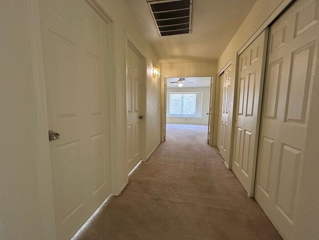 Building Photo - 5004 E Dartmouth St