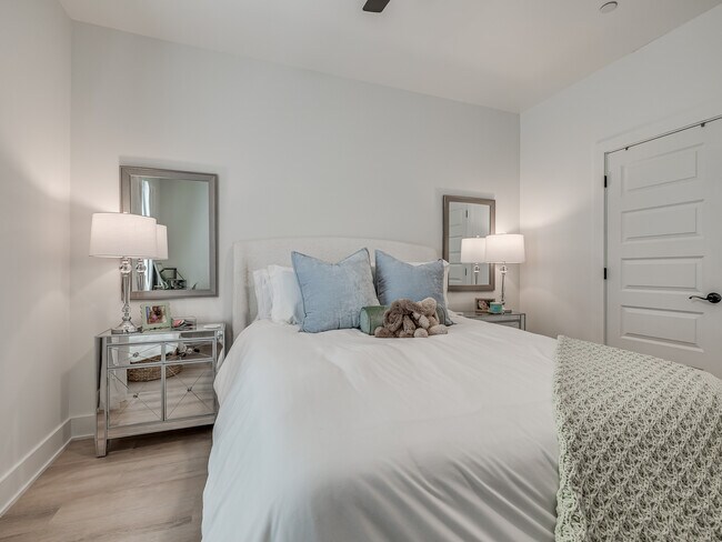 Building Photo - 1670 N Leverett Ave