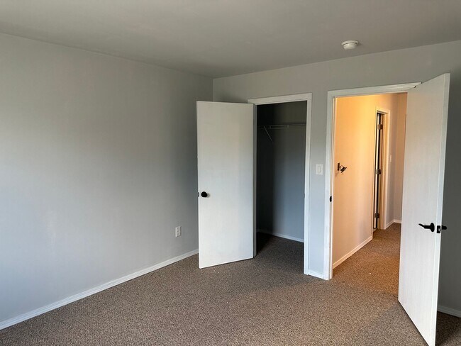 Building Photo - 3182-3184 Shellers Bend