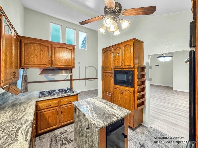 Building Photo - 12646 Beach St