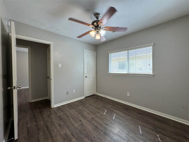 Building Photo - 5907 Yaupon Ridge Dr