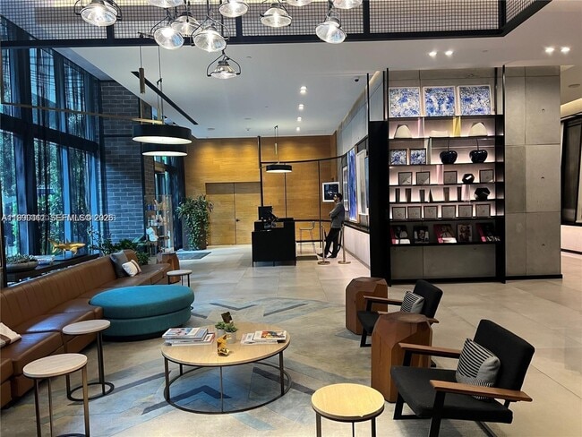 Building Photo - 121 NE 34th St