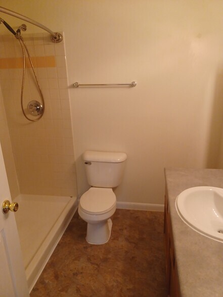 Building Photo - 1438 Chesham Cir