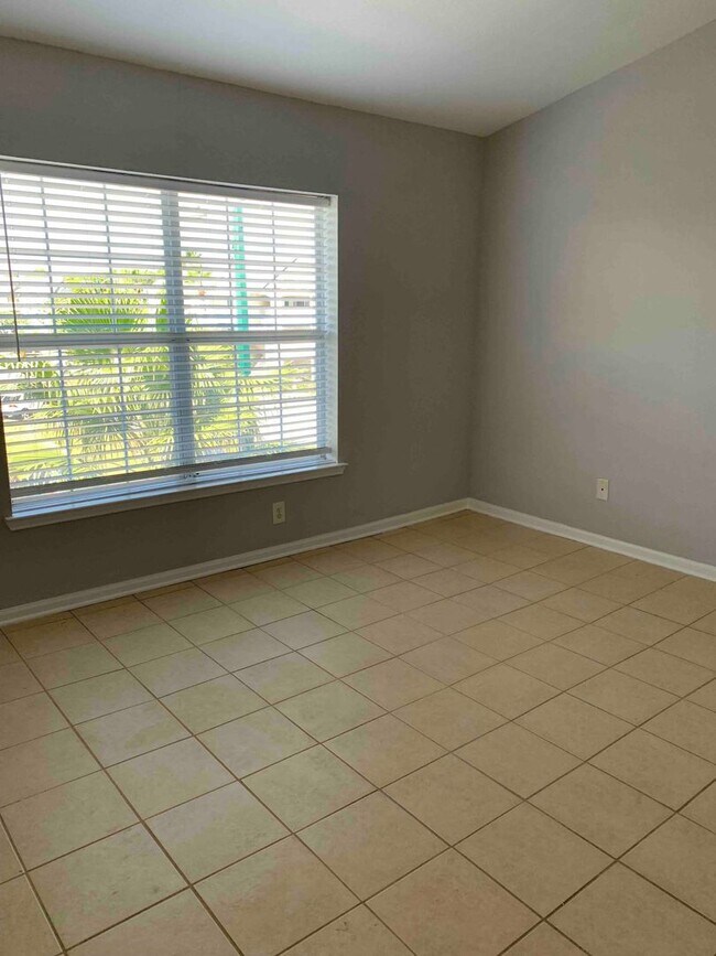 Building Photo - Newly Upgraded and Spacious 2B/2B Unfurnished Condo near Beach in Destin!