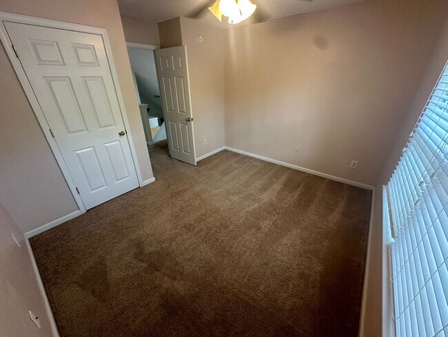 Building Photo - 518 Auburn Square Dr
