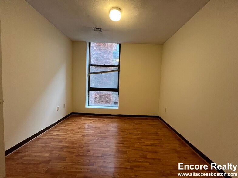 Building Photo - 81 Essex St