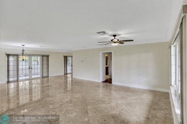 Building Photo - 361 SW 60th Ave