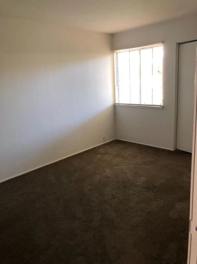 Building Photo - Davis 3 bedroom 2 bath condo in a great lo...