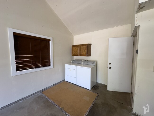Building Photo - Beautiful Cal Park Rental Property!