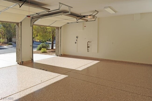 Building Photo - 973 Via Stellato St