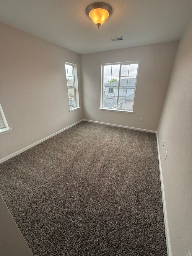 Building Photo - 4924 S Algonquian Way