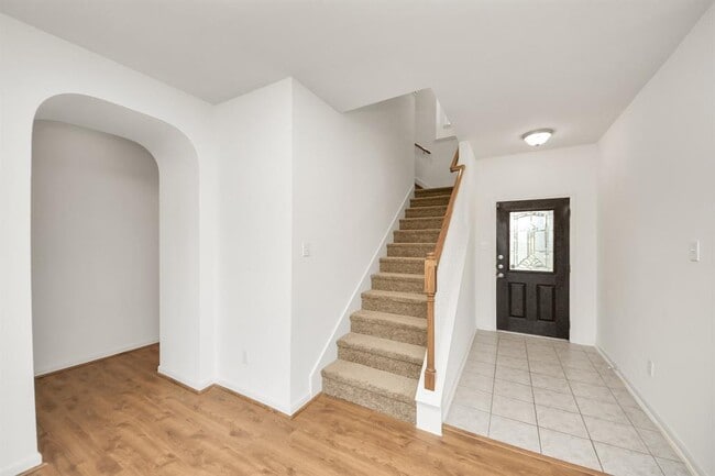 Building Photo - 21531 Pointed Oak Ln