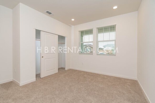 Building Photo - Charming 4-Bed, 3-Bath Home in Lathrop’s T...