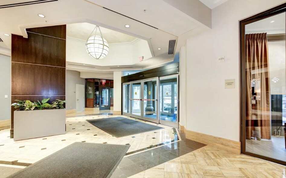 Building Photo - 3101 N Hampton Dr